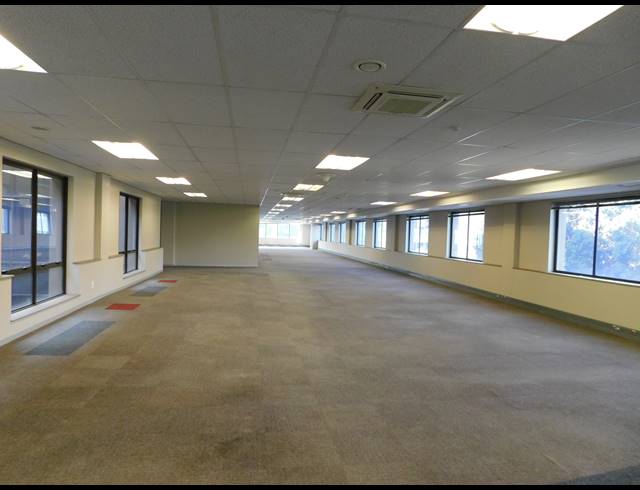 1,558M² OFFICE TO LET IN PARKTOWN